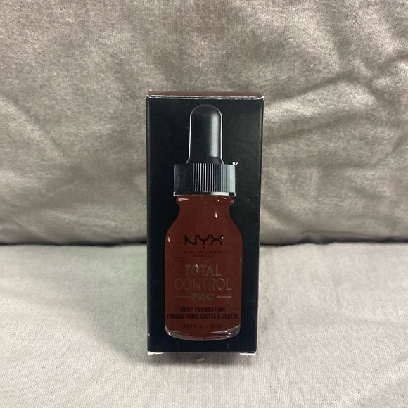 NYX Professional Makeup Total Control PRO Drop Foundation, Deep Ebony - Picture 1 of 5